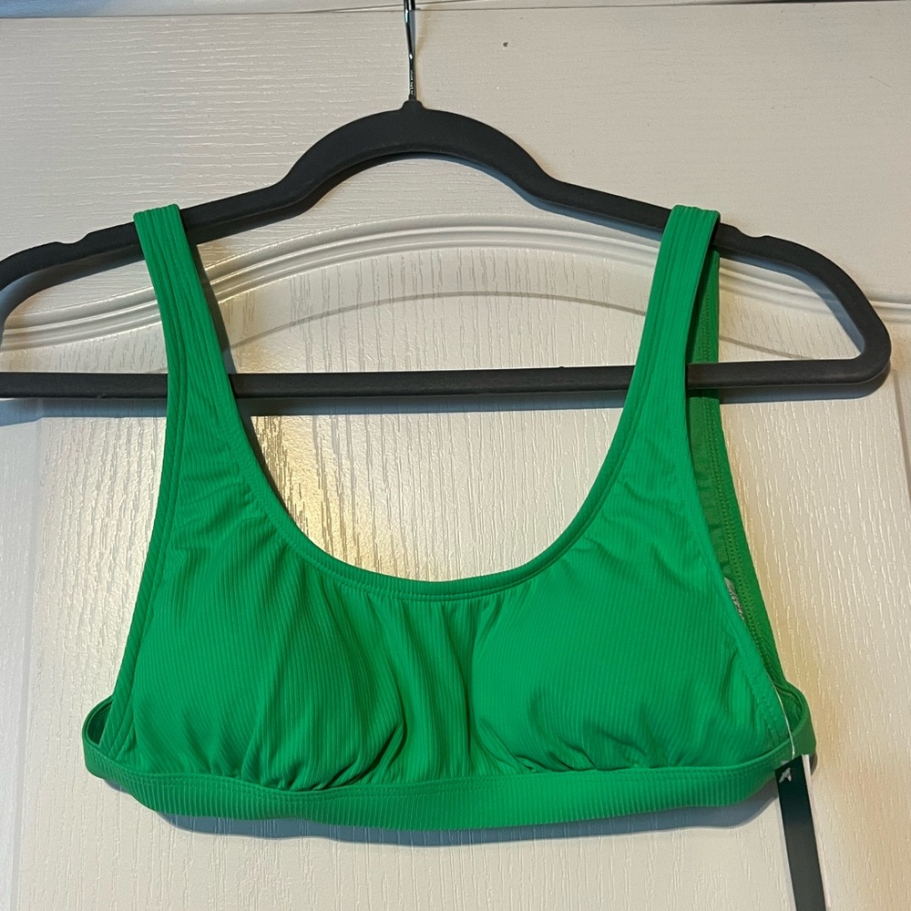 NWT Bikini top Size Small 4-6